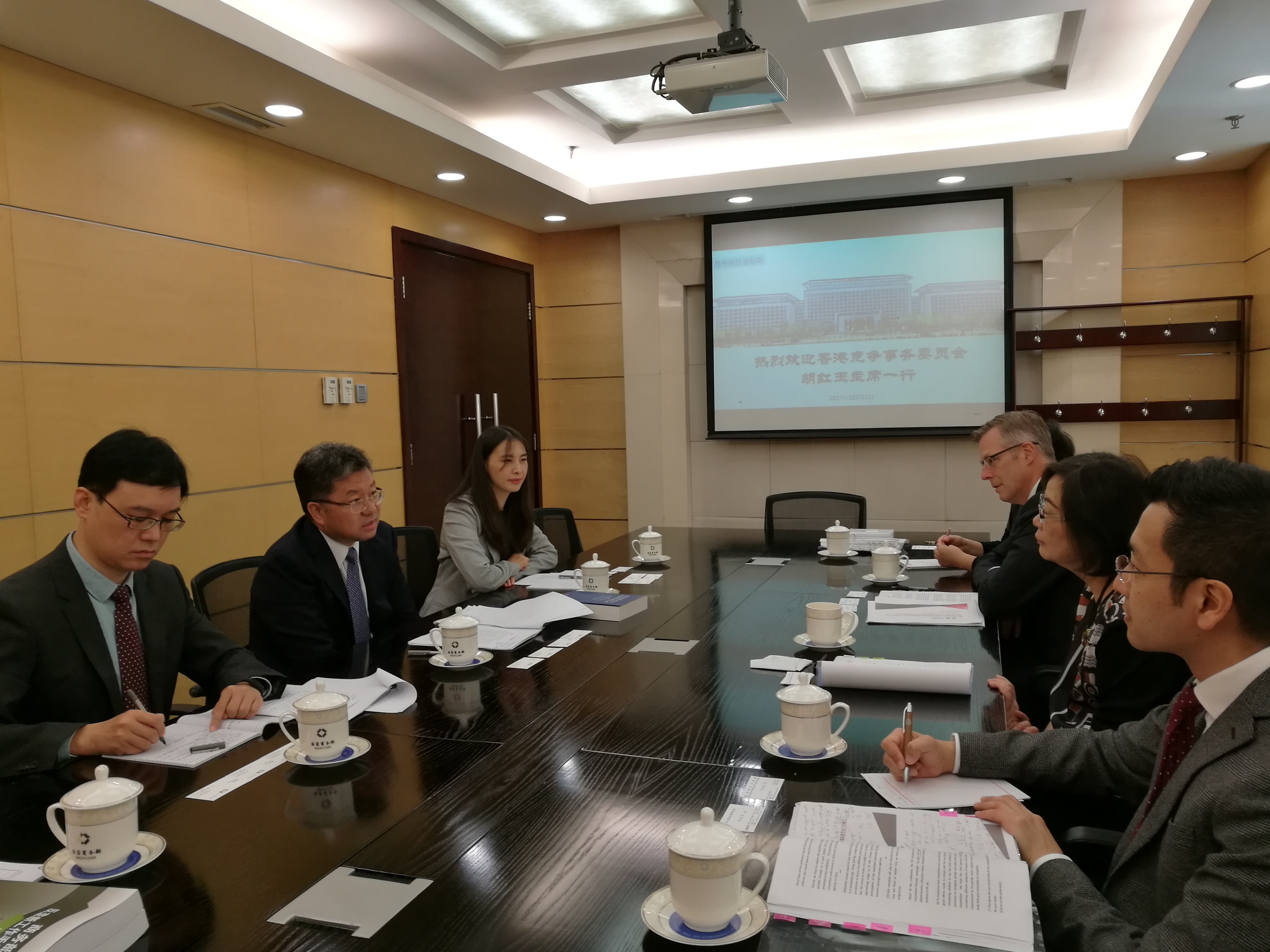 Hong Kong Competiton Commission visits Anti-monopoly Bureau of MOFCOM in 2017